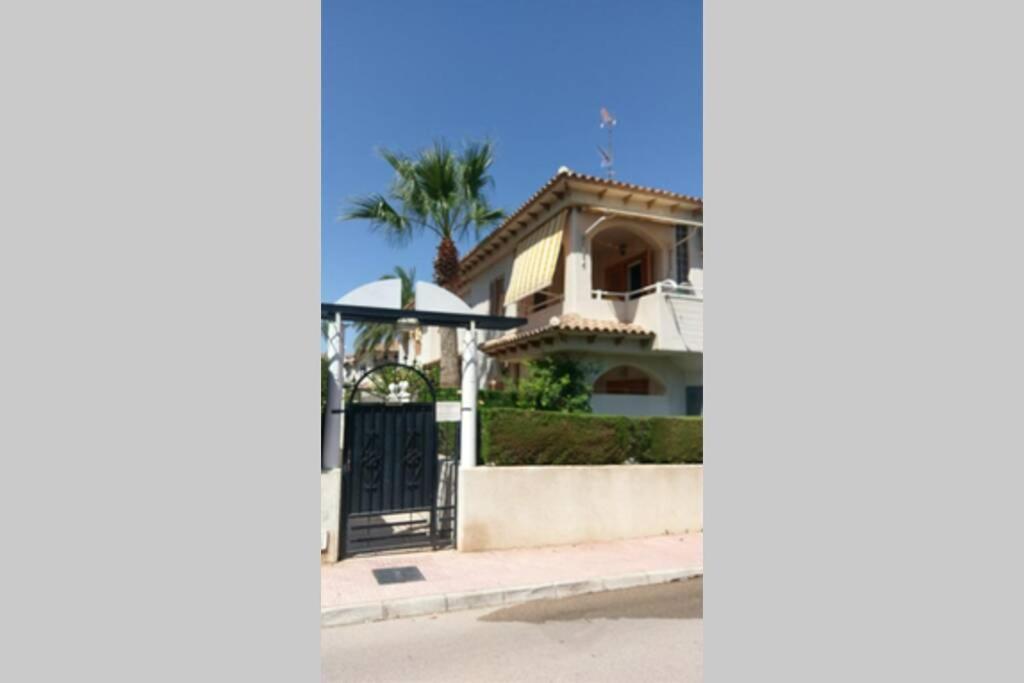 La Casa De La Palmera Apartment Torrevieja Bagian luar foto